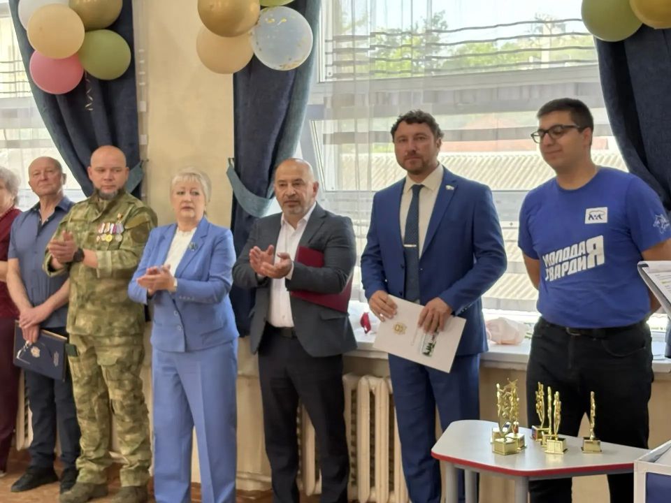 Владимир Владимиров: Заместитель председателя Госкомводхоза Ахмед Османов принял участие в празднике «Последний звонок» в МБОУ «Средняя общеобразовательная школа № 8 имени А.А. Волошиновой» муниципального образования... Владимир Владимиров: Заместитель председателя Госкомводхоза Ахмед Османов принял участие в празднике «Последний звонок» в МБОУ «Средняя общеобразовательная школа № 8 имени А.А. Волошиновой» муниципального образования...
