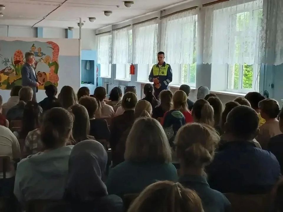 Учебный год в школах Ставрополья завершился уроками дорожной безопасности от сотрудников Госавтоинспекции Учебный год в школах Ставрополья завершился уроками дорожной безопасности от сотрудников Госавтоинспекции