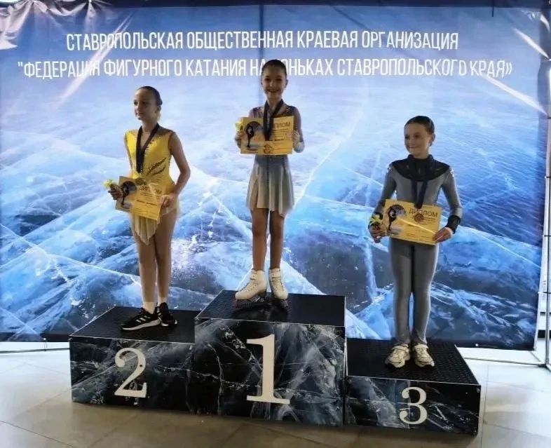 Урожай «Солнечного круга». Богатый урожай наград собрали по итогам городских соревнований и фестиваля по фигурному катанию на коньках «Солнечный круг» воспитанницы Ставропольской школы зимних видов спорта Ильи Авербуха... Урожай «Солнечного круга». Богатый урожай наград собрали по итогам городских соревнований и фестиваля по фигурному катанию на коньках «Солнечный круг» воспитанницы Ставропольской школы зимних видов спорта Ильи Авербуха...