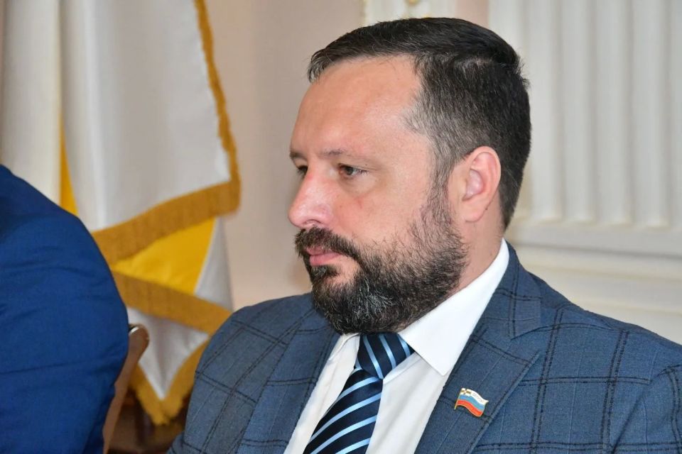 Георгий Колягин в минувшую среду провел очередное заседание городского парламента Георгий Колягин в минувшую среду провел очередное заседание городского парламента