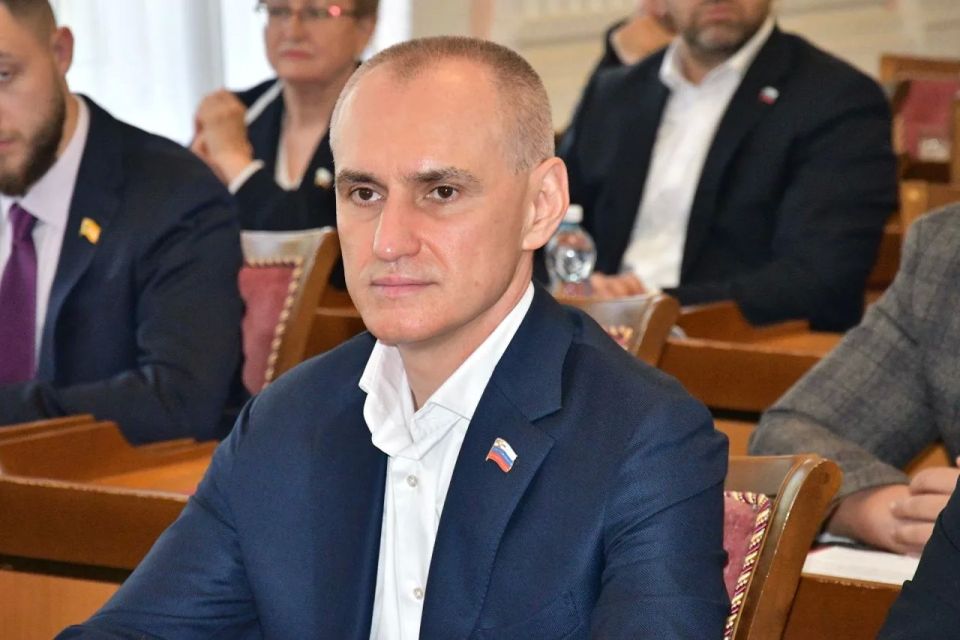 Георгий Колягин в минувшую среду провел очередное заседание городского парламента Георгий Колягин в минувшую среду провел очередное заседание городского парламента