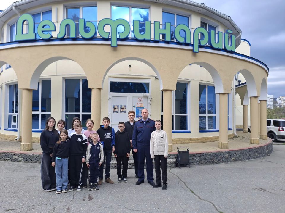 Сотрудники СК России по Ставропольскому краю посетили с подшефными воспитанниками детского дома дельфинарий в Кисловодске Сотрудники СК России по Ставропольскому краю посетили с подшефными воспитанниками детского дома дельфинарий в Кисловодске