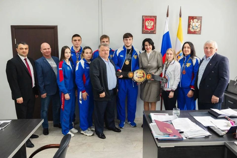 Встреча с чемпионами-рукопашниками