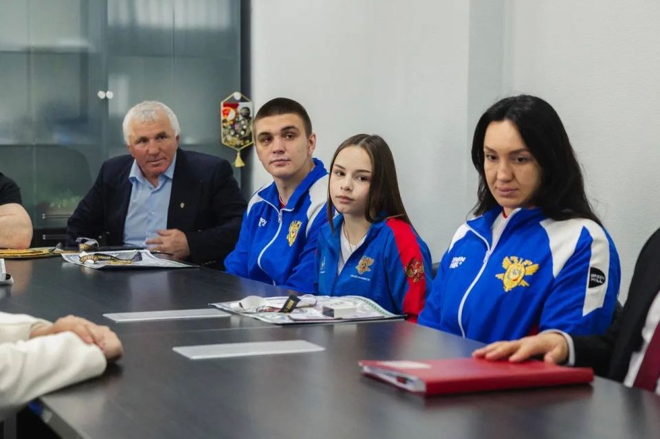 Встреча с чемпионами-рукопашниками Встреча с чемпионами-рукопашниками