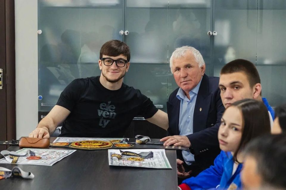 Встреча с чемпионами-рукопашниками Встреча с чемпионами-рукопашниками