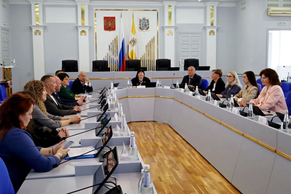 В Думе Ставропольского края состоялось торжественное мероприятие, посвященное 10-летию Всероссийского общественного движения «Волонтеры-медики» В Думе Ставропольского края состоялось торжественное мероприятие, посвященное 10-летию Всероссийского общественного движения «Волонтеры-медики»