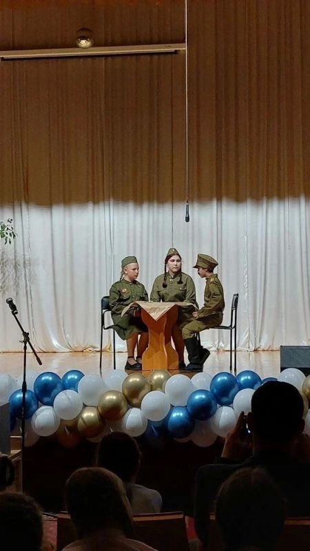 Сегодня Ессентукская студия «ТЕТаТЕТ» представила спектакль «А зори здесь тихие…» в честь 81й годовщины Великой Победы Сегодня Ессентукская студия «ТЕТаТЕТ» представила спектакль «А зори здесь тихие…» в честь 81й годовщины Великой Победы