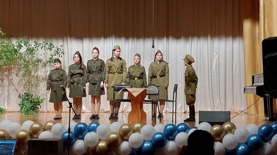 Сегодня Ессентукская студия «ТЕТаТЕТ» представила спектакль «А зори здесь тихие…» в честь 81й годовщины Великой Победы Сегодня Ессентукская студия «ТЕТаТЕТ» представила спектакль «А зори здесь тихие…» в честь 81й годовщины Великой Победы