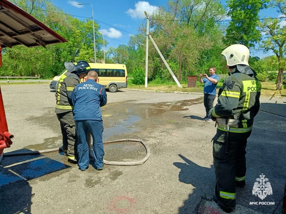Школьников из села Донского познакомили с работой настоящих героев Школьников из села Донского познакомили с работой настоящих героев