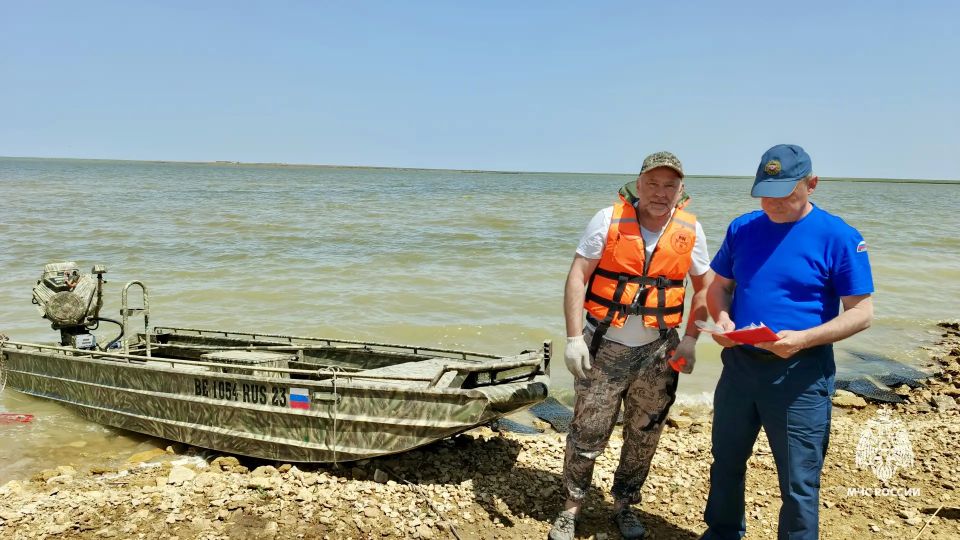 Сотрудники ГИМС МЧС Ставрополья проверяют маломерные суда и напоминают о правилах безопасности на воде Сотрудники ГИМС МЧС Ставрополья проверяют маломерные суда и напоминают о правилах безопасности на воде