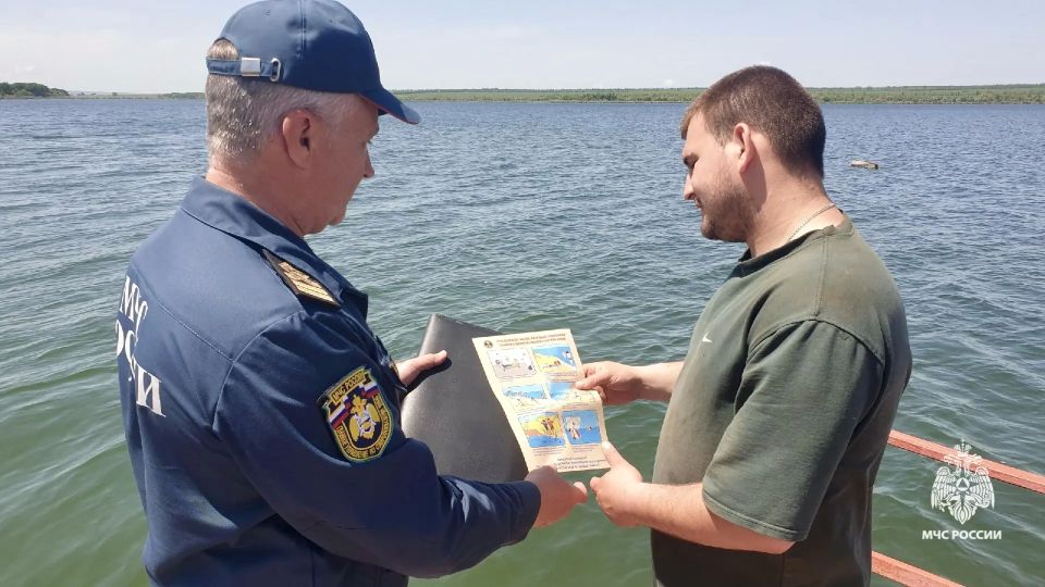Сотрудники ГИМС МЧС Ставрополья проверяют маломерные суда и напоминают о правилах безопасности на воде Сотрудники ГИМС МЧС Ставрополья проверяют маломерные суда и напоминают о правилах безопасности на воде