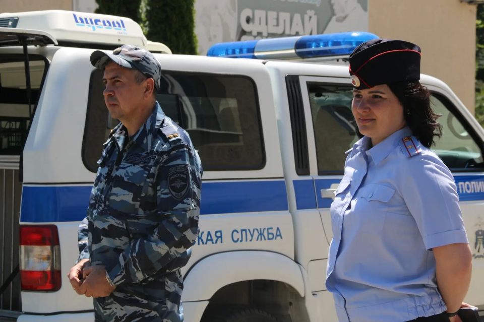 Ставропольские полицейские-кинологи познакомили школьников со своей работой Ставропольские полицейские-кинологи познакомили школьников со своей работой