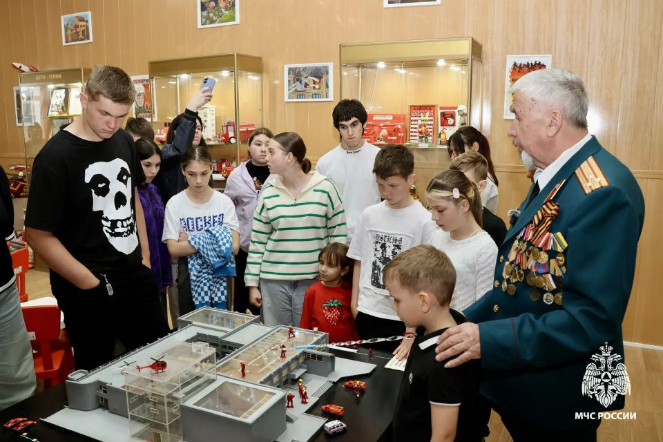 В День защиты детей сотрудники МЧС Ставрополья устроили праздник для ребят В День защиты детей сотрудники МЧС Ставрополья устроили праздник для ребят