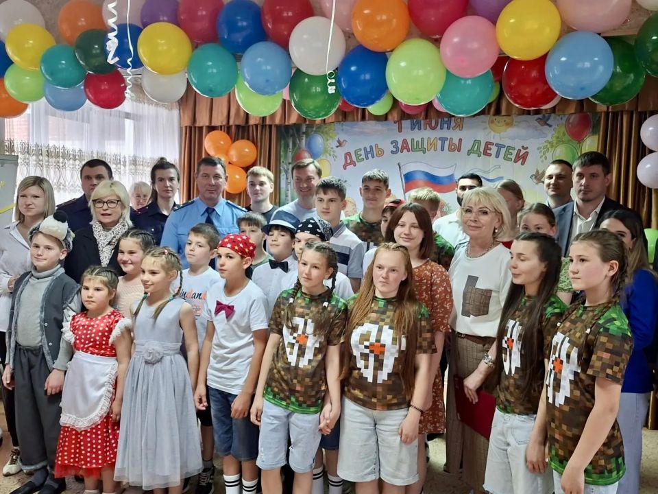 В День защиты детей работники прокуратуры поздравили подрастающее поколение В День защиты детей работники прокуратуры поздравили подрастающее поколение