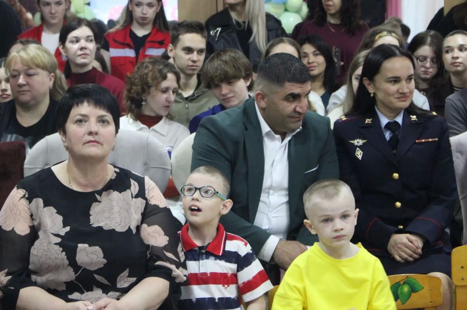 В Ставрополе в День защиты детей полицейские и общественники побывали в гостях у воспитанников детского дома В Ставрополе в День защиты детей полицейские и общественники побывали в гостях у воспитанников детского дома