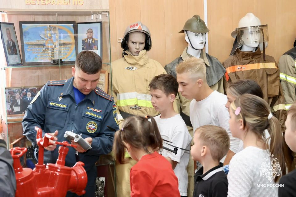 В День защиты детей сотрудники МЧС Ставрополья устроили праздник для ребят В День защиты детей сотрудники МЧС Ставрополья устроили праздник для ребят