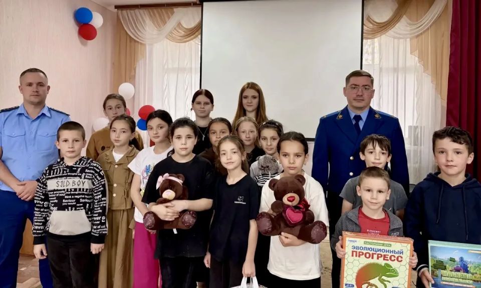 В День защиты детей работники прокуратуры поздравили подрастающее поколение В День защиты детей работники прокуратуры поздравили подрастающее поколение