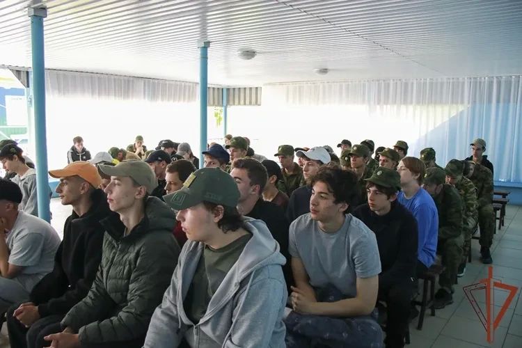 Представители Росгвардии провели профориентационное занятие для школьников Ставрополья Представители Росгвардии провели профориентационное занятие для школьников Ставрополья