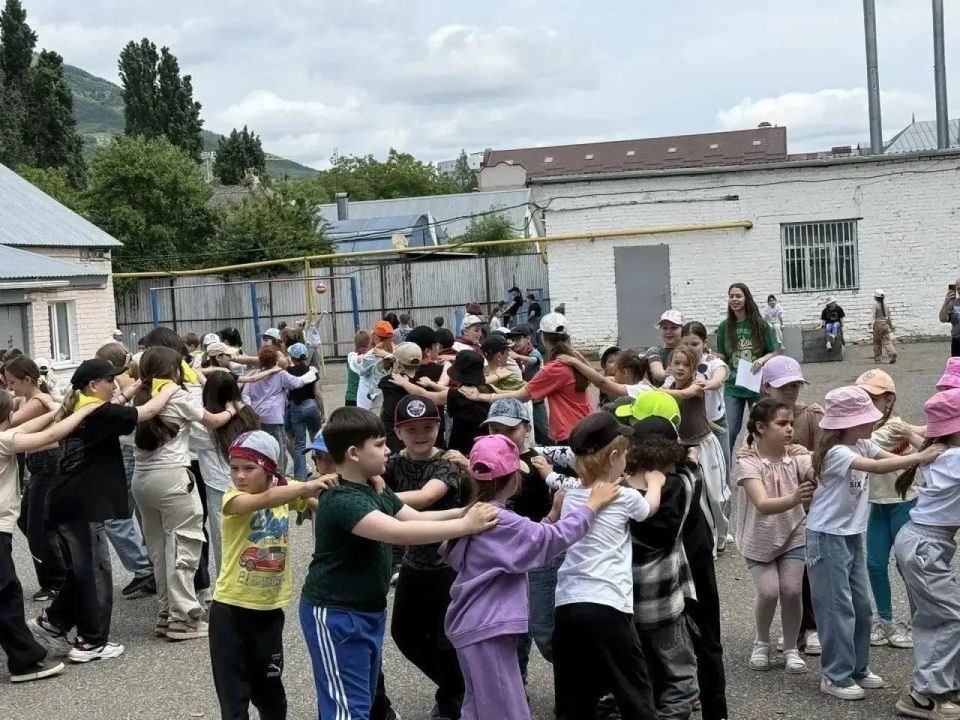 День защиты детей в Пятигорске отметили танцами и играми