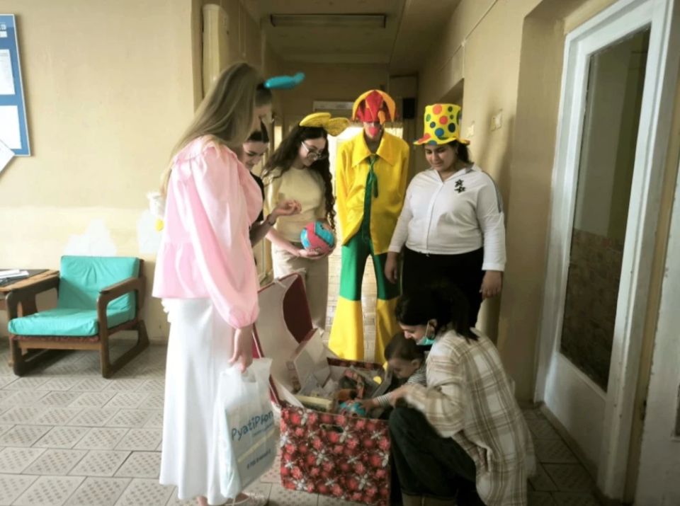 В Пятигорской городской детской больнице подготовили сюрприз для маленьких пациентов В Пятигорской городской детской больнице подготовили сюрприз для маленьких пациентов