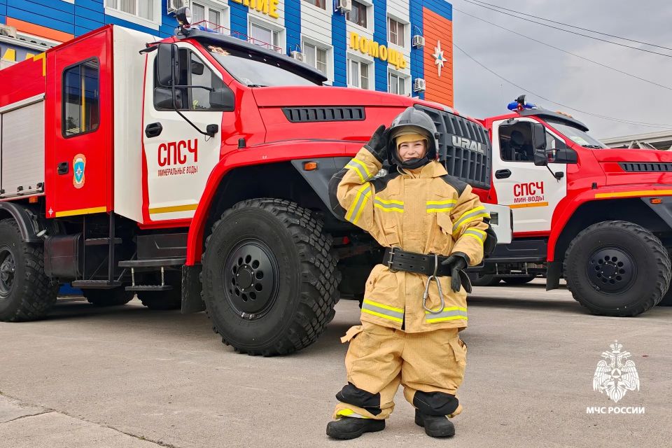 Школьники из Пятигорска узнали о буднях огнеборцев МЧС Ставрополья Школьники из Пятигорска узнали о буднях огнеборцев МЧС Ставрополья