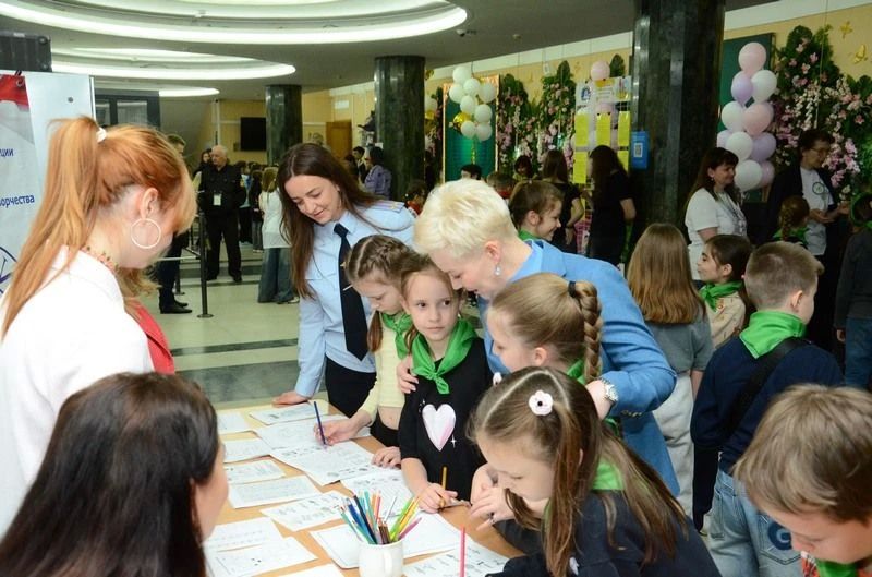 Накануне в лагере "Веселый улей" Дворца детского творчества Ставрополя открылась первая лагерная смена! Накануне в лагере "Веселый улей" Дворца детского творчества Ставрополя открылась первая лагерная смена!