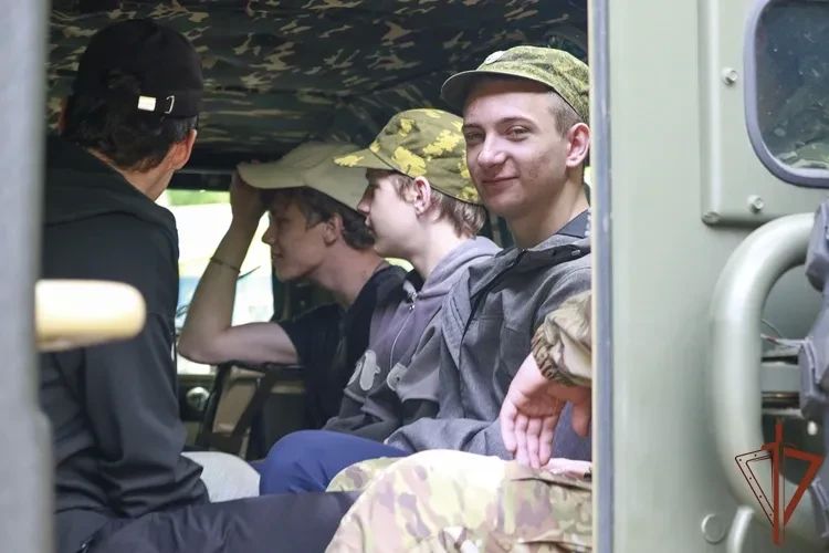 Представители Росгвардии провели профориентационное занятие для школьников Ставрополья Представители Росгвардии провели профориентационное занятие для школьников Ставрополья