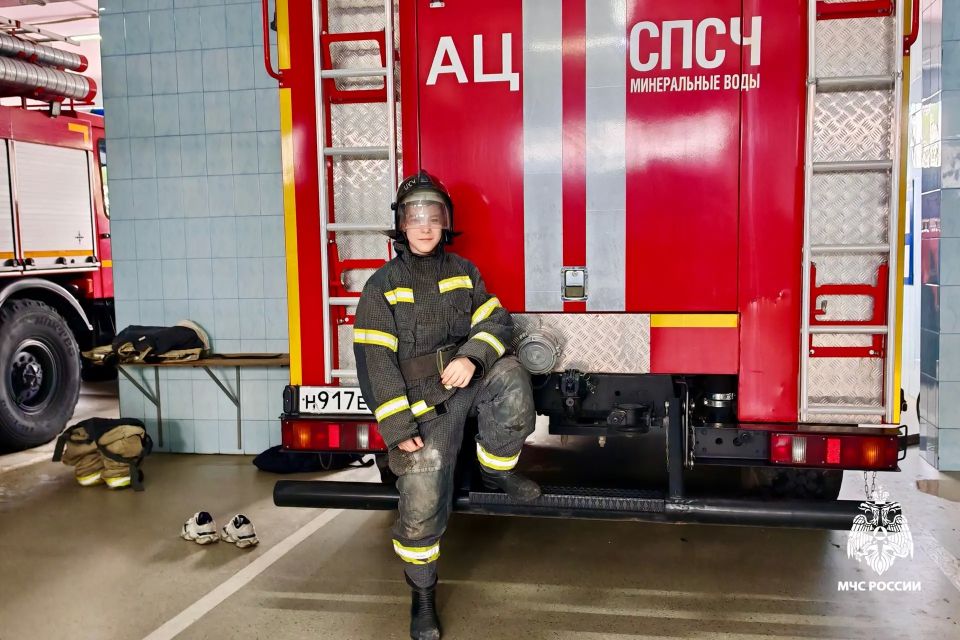 Школьники из Пятигорска узнали о буднях огнеборцев МЧС Ставрополья Школьники из Пятигорска узнали о буднях огнеборцев МЧС Ставрополья