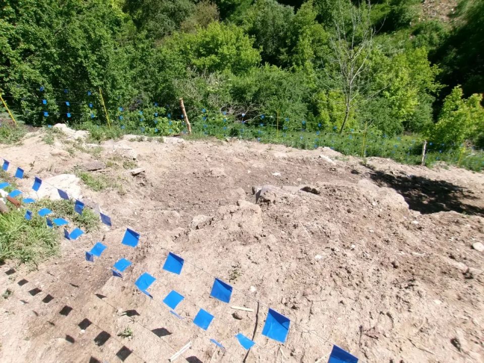 В соцсетях появилась информация об оползне в поселке Зеленогорском по ул. Плановой. Направили на место межведомственную комиссию В соцсетях появилась информация об оползне в поселке Зеленогорском по ул. Плановой. Направили на место межведомственную комиссию