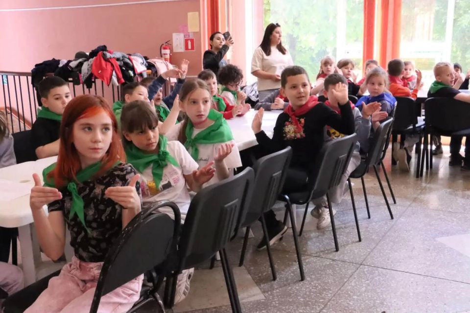 Вчера в Городском Доме Культуры Ессентуков состоялся мастеркласс «Ура! Каникулы!» для воспитанников пришкольных лагерей Вчера в Городском Доме Культуры Ессентуков состоялся мастеркласс «Ура! Каникулы!» для воспитанников пришкольных лагерей