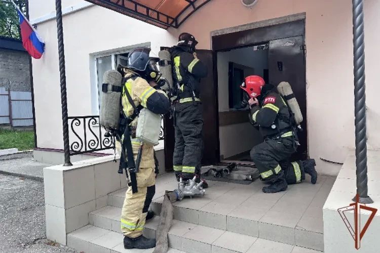 Пожарно-тактическое занятие сотрудников Росгвардии и МЧС прошло в Ессентуках Пожарно-тактическое занятие сотрудников Росгвардии и МЧС прошло в Ессентуках
