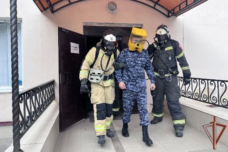 Пожарно-тактическое занятие сотрудников Росгвардии и МЧС прошло в Ессентуках Пожарно-тактическое занятие сотрудников Росгвардии и МЧС прошло в Ессентуках