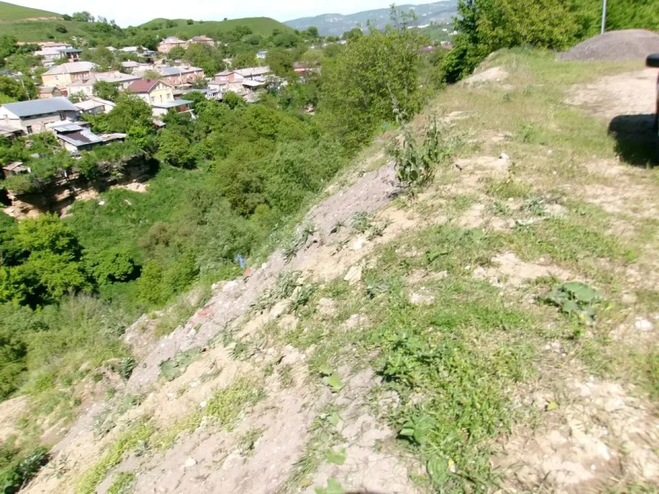В соцсетях появилась информация об оползне в поселке Зеленогорском по ул. Плановой. Направили на место межведомственную комиссию В соцсетях появилась информация об оползне в поселке Зеленогорском по ул. Плановой. Направили на место межведомственную комиссию