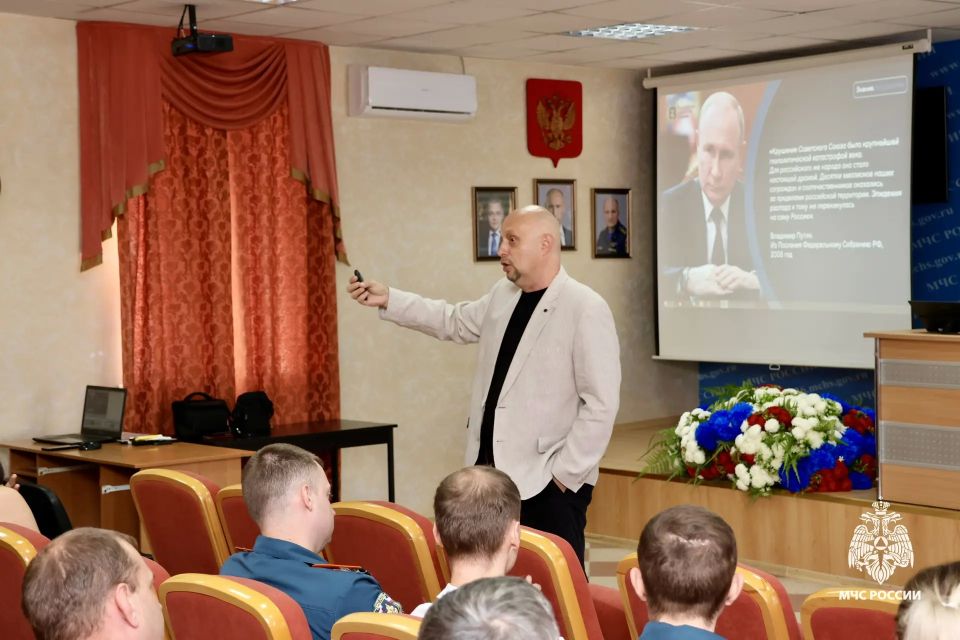 Сотрудники МЧС Ставрополья встретились с представителем Российского общества «Знание» Сотрудники МЧС Ставрополья встретились с представителем Российского общества «Знание»