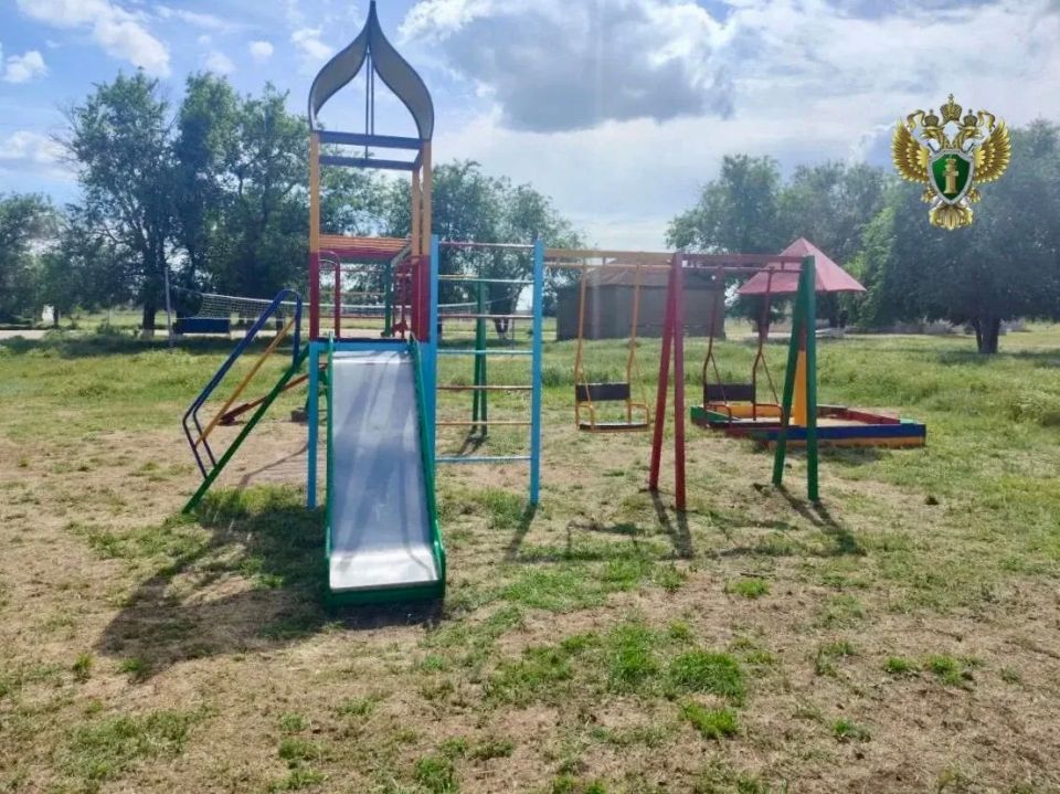 Прокуратура потребовала обслуживать детские площадки в Ипатовском округе Прокуратура потребовала обслуживать детские площадки в Ипатовском округе