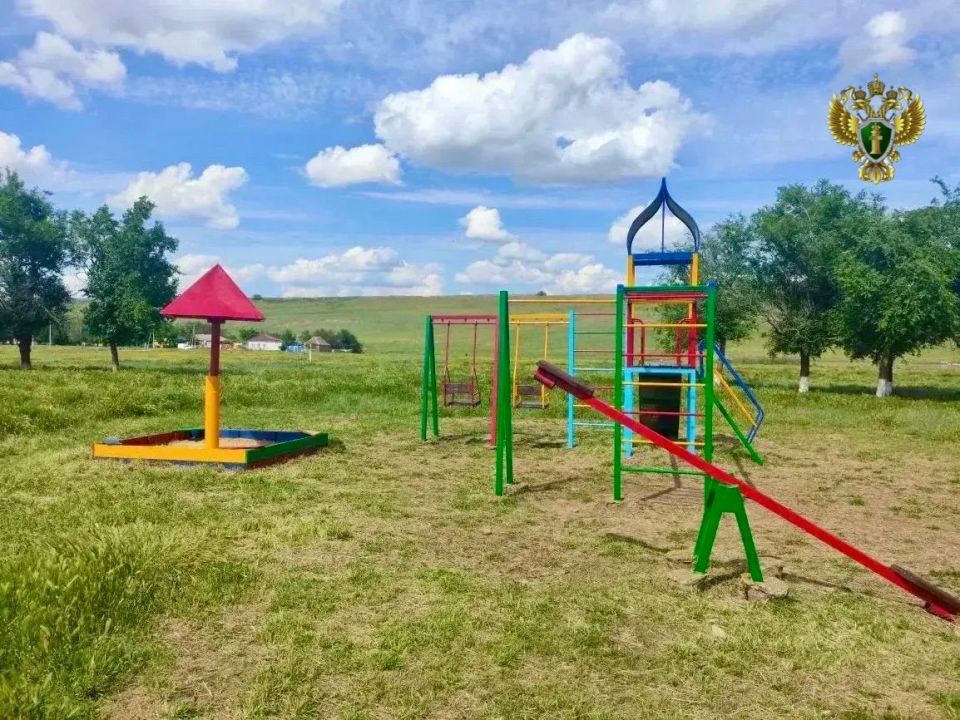 Прокуратура потребовала обслуживать детские площадки в Ипатовском округе Прокуратура потребовала обслуживать детские площадки в Ипатовском округе