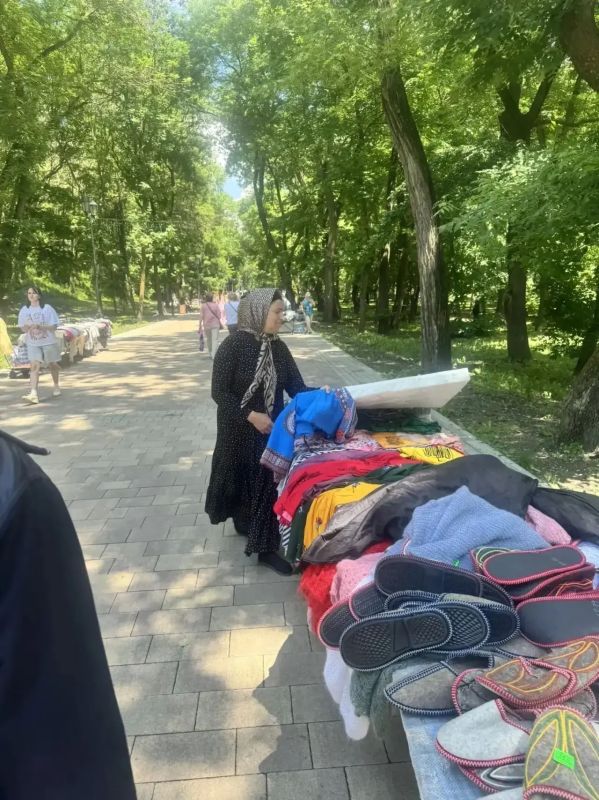 Ежедневно в Ессентуках сотрудники управления общественной безопасности и муниципального контроля администрации города Ессентуки проверяют соблюдение законодательства в сфере торговли Ежедневно в Ессентуках сотрудники управления общественной безопасности и муниципального контроля администрации города Ессентуки проверяют соблюдение законодательства в сфере торговли