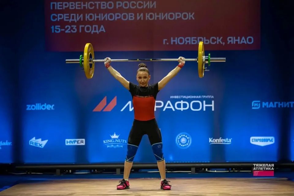 Трофеи из Ноябрьска. Более трехсот силачей из 42 регионов страны собрало в Ноябрьске первенство России по тяжелой атлетике среди молодежи (спортсмены в возрасте от 15 до 23 лет) Трофеи из Ноябрьска. Более трехсот силачей из 42 регионов страны собрало в Ноябрьске первенство России по тяжелой атлетике среди молодежи (спортсмены в возрасте от 15 до 23 лет)