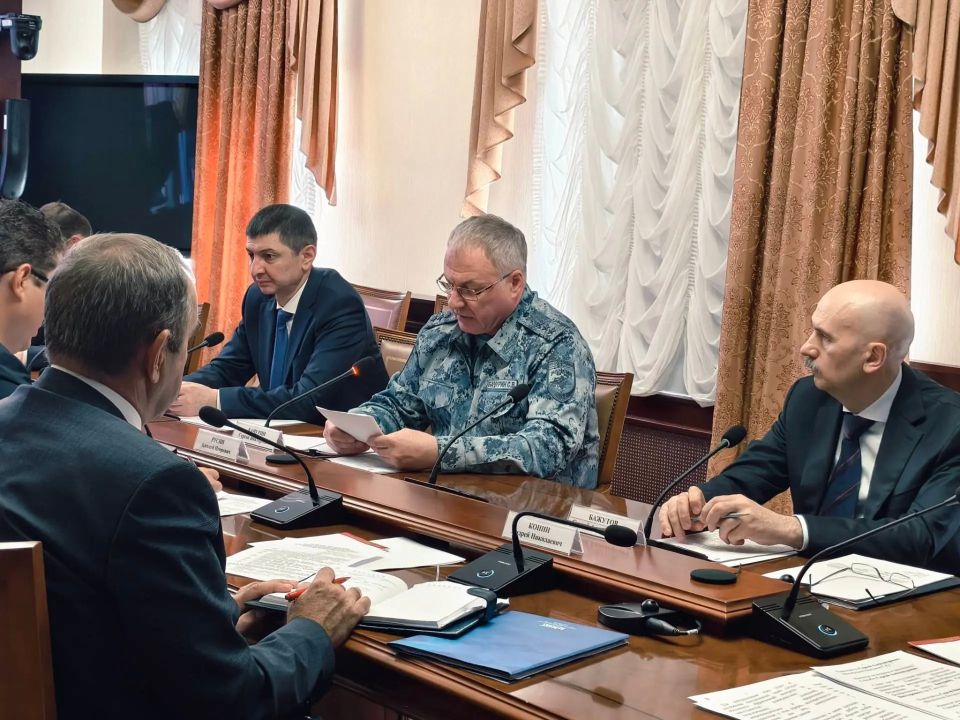 Сегодня в Пятигорске полномочный представитель Президента Российской Федерации в Северо-Кавказском федеральном округе Юрий Чайка провел заседание межведомственной рабочей группы по противодействию незаконным финансовым... Сегодня в Пятигорске полномочный представитель Президента Российской Федерации в Северо-Кавказском федеральном округе Юрий Чайка провел заседание межведомственной рабочей группы по противодействию незаконным финансовым...