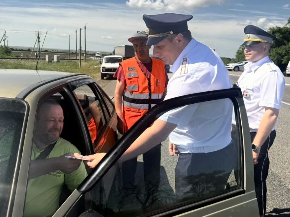 На Ставрополье автоинспекторы провели профилактические акции по безопасности на железнодорожных переездах На Ставрополье автоинспекторы провели профилактические акции по безопасности на железнодорожных переездах