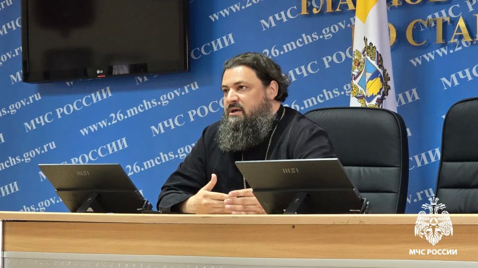 Сотрудникам МЧС Ставрополья напомнили о Кодексе чести и предупредили о чуждой идеологии Сотрудникам МЧС Ставрополья напомнили о Кодексе чести и предупредили о чуждой идеологии