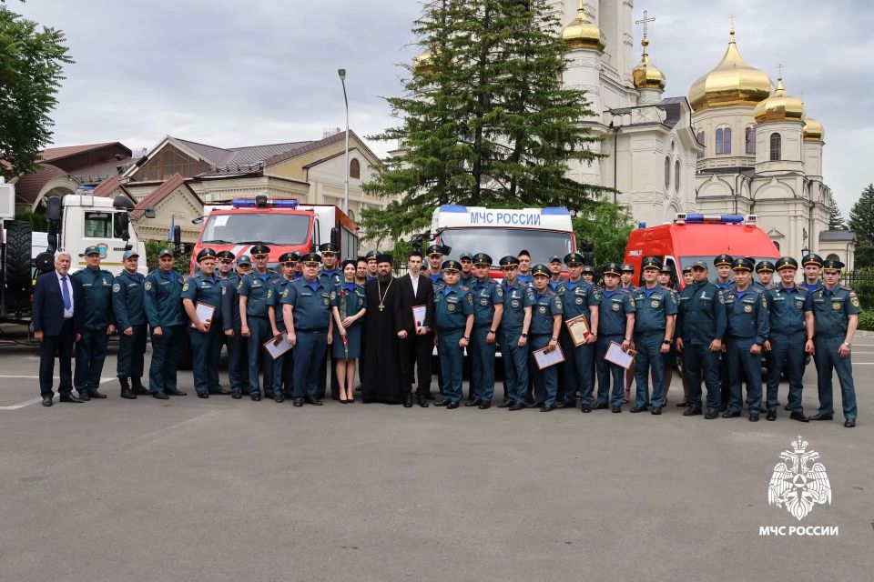 В МЧС Ставрополья торжественно отметили День России
