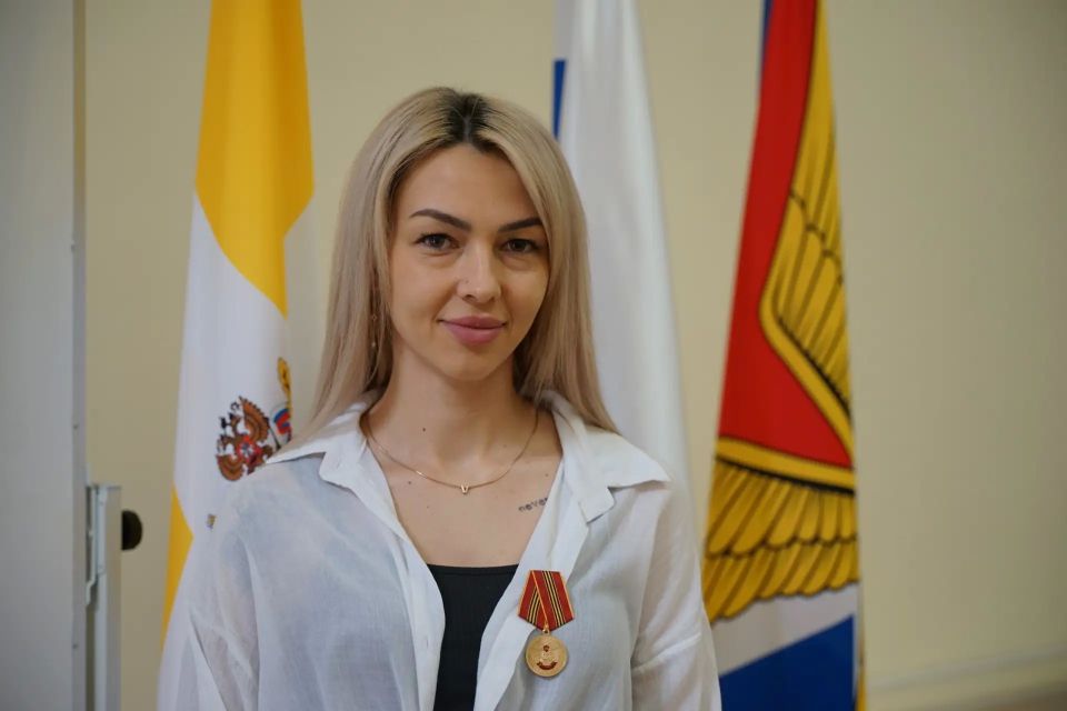 Сегодня глава города Владимир Крутников вручил награды жителям нашего города за помощь и поддержку бойцов на СВО Сегодня глава города Владимир Крутников вручил награды жителям нашего города за помощь и поддержку бойцов на СВО