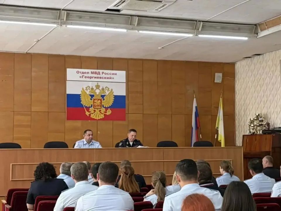Заместитель начальника краевого Главка Алексей Жуков представил нового начальника Отдела МВД России «Георгиевский» Заместитель начальника краевого Главка Алексей Жуков представил нового начальника Отдела МВД России «Георгиевский»