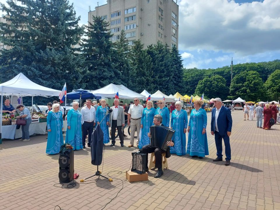 На площади 200- летия Ставрополя проходит большая ярмарка На площади 200- летия Ставрополя проходит большая ярмарка