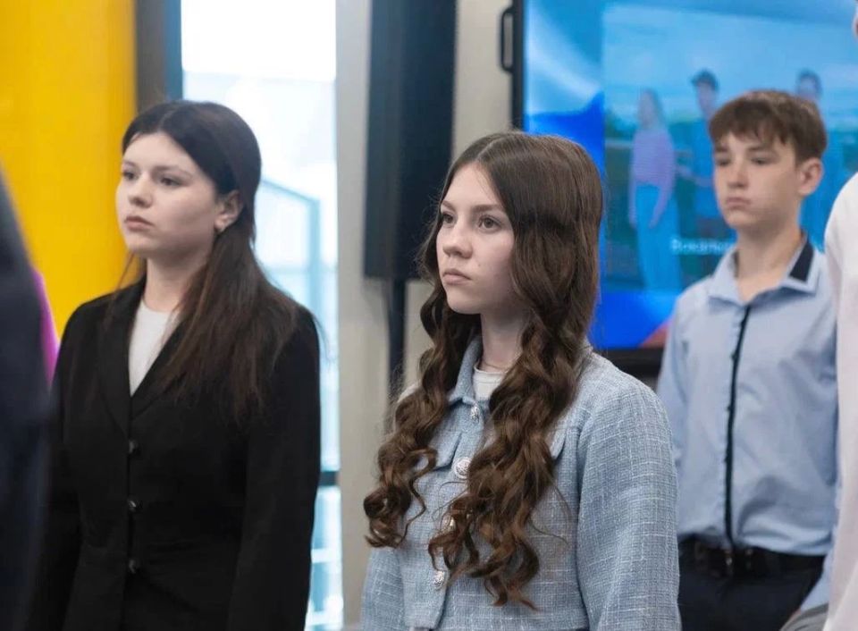 Дмитрий Ворошилов: Сегодня у 23 пятигорских школьников важное событие: они впервые в жизни получили паспорт - главный документ гражданина России Дмитрий Ворошилов: Сегодня у 23 пятигорских школьников важное событие: они впервые в жизни получили паспорт - главный документ гражданина России