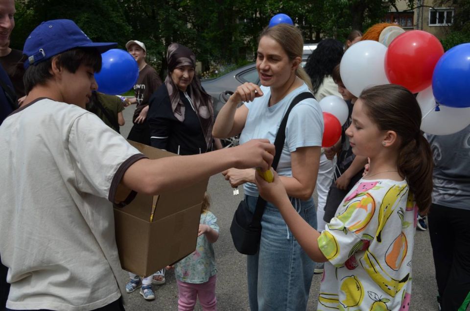 «Кисловодск — город твоего детства»: жители отметили День России большим семейным праздником «Кисловодск — город твоего детства»: жители отметили День России большим семейным праздником