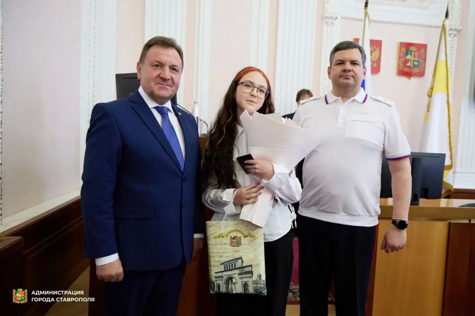 Торжественная церемония вручения паспортов молодым жителям города прошла в Ставрополе Торжественная церемония вручения паспортов молодым жителям города прошла в Ставрополе