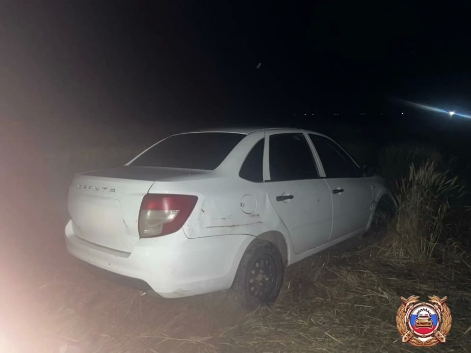 В Левокумском округе в результате съезда автомобиля с дороги пострадали 4 человека В Левокумском округе в результате съезда автомобиля с дороги пострадали 4 человека
