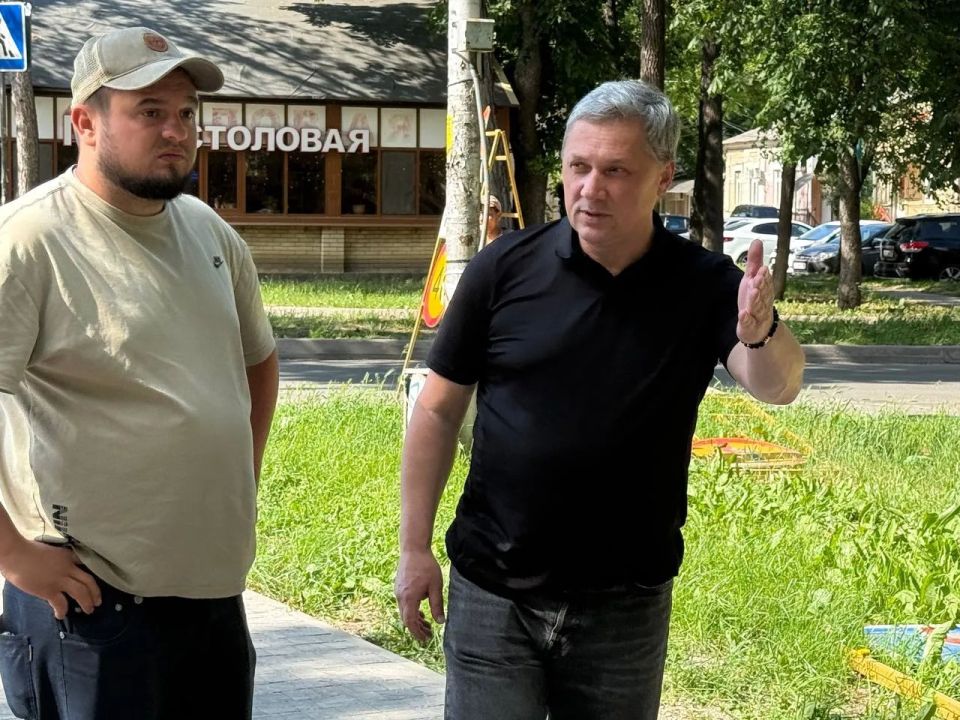 Дмитрий Ворошилов: В сквере Кирова обустраивают футляры для прокладки кабелей под уличное освещение и сети оптоволокна для камер видеонаблюдения Дмитрий Ворошилов: В сквере Кирова обустраивают футляры для прокладки кабелей под уличное освещение и сети оптоволокна для камер видеонаблюдения